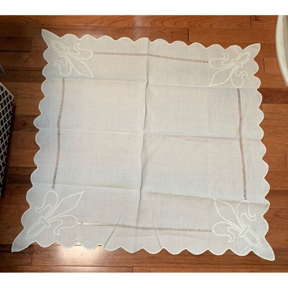 Vintage Linen Tablecloth With Embroidered Fleur-De-Lis Design - Picture 12 of 12